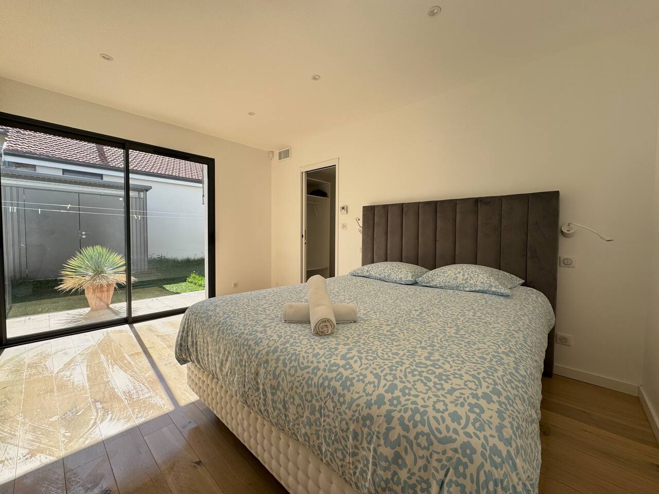 Biveyes - Maison Contemporaine avec Piscine